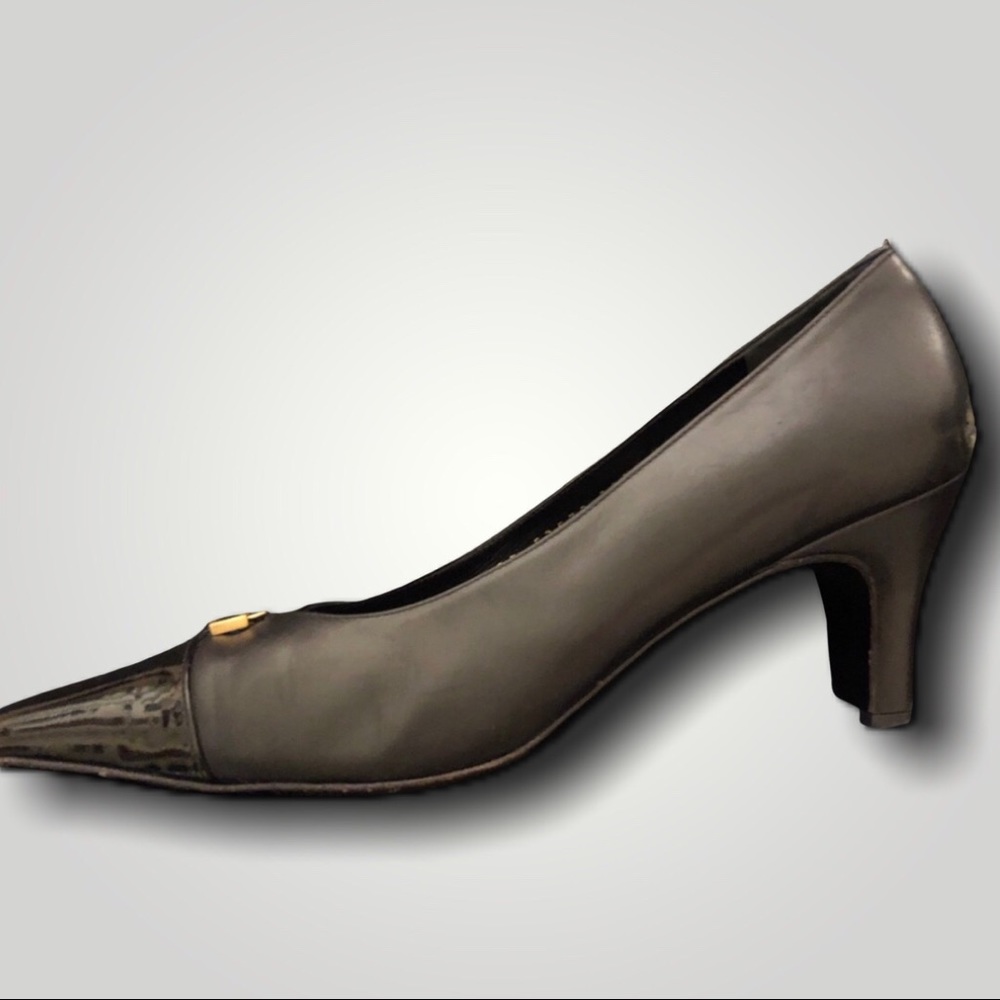 Salvatore Ferragamo 8 B Pumps- Let’s hear it for vintage!